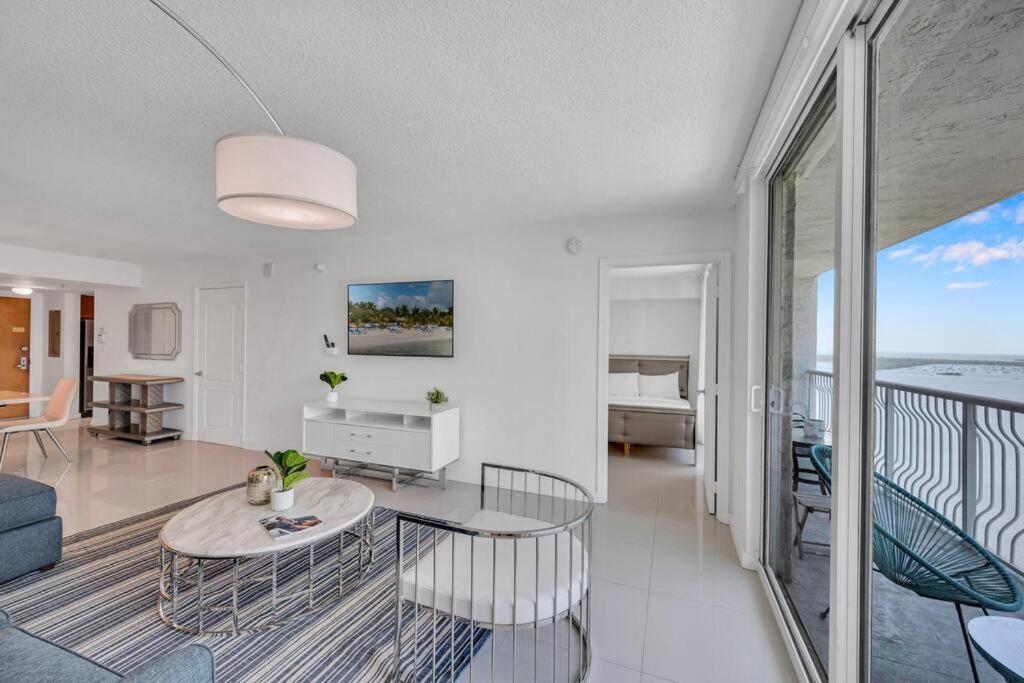 Ferienwohnung Luxurious Private Unit With Parking Miami Exterior foto