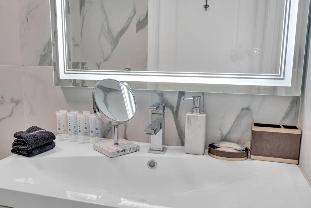 Ferienwohnung Luxurious Private Unit With Parking Miami Exterior foto
