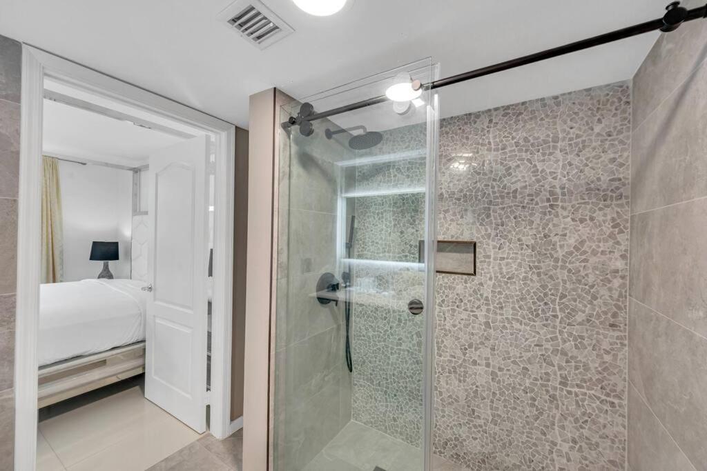 Ferienwohnung Luxurious Private Unit With Parking Miami Exterior foto