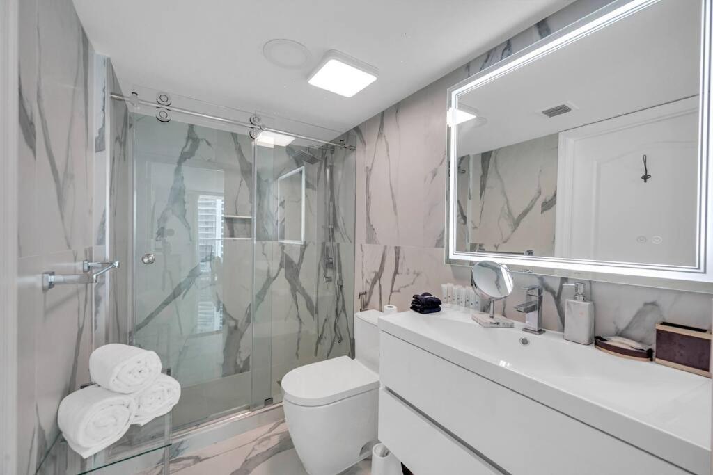 Ferienwohnung Luxurious Private Unit With Parking Miami Exterior foto