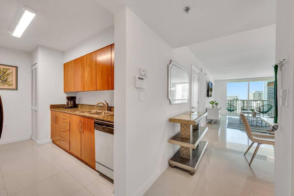 Ferienwohnung Luxurious Private Unit With Parking Miami Exterior foto