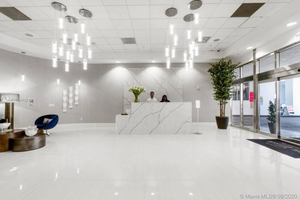 Ferienwohnung Luxurious Private Unit With Parking Miami Exterior foto