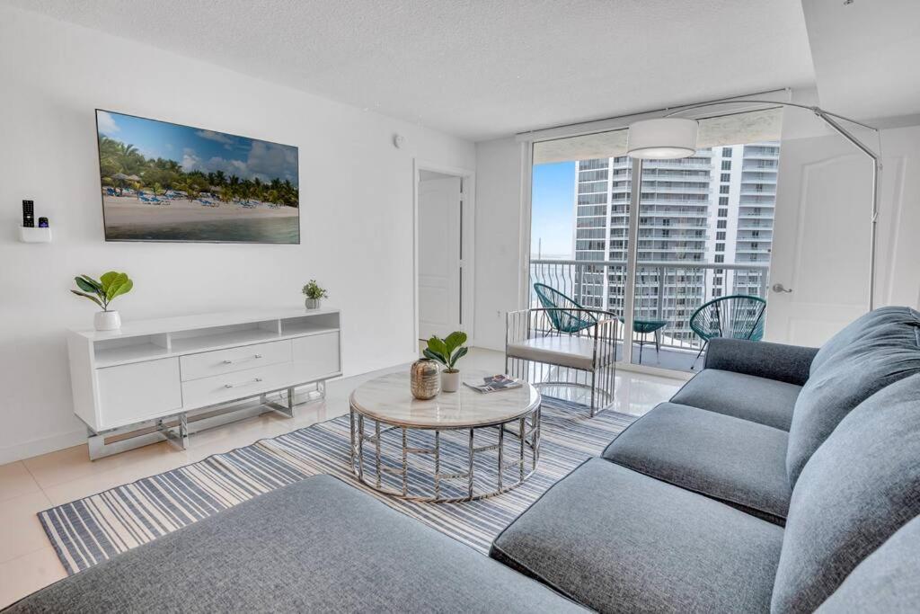 Ferienwohnung Luxurious Private Unit With Parking Miami Exterior foto