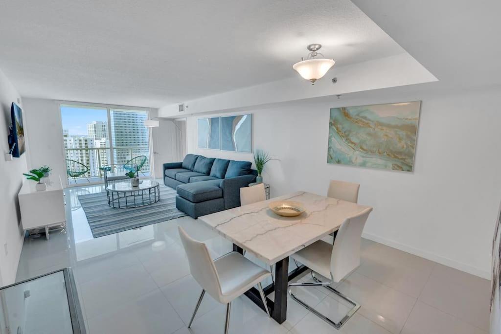 Ferienwohnung Luxurious Private Unit With Parking Miami Exterior foto